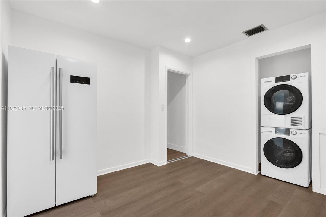 В аренду: $1,700 (1 спален, 1 ванн, 300 Квадратных фут)