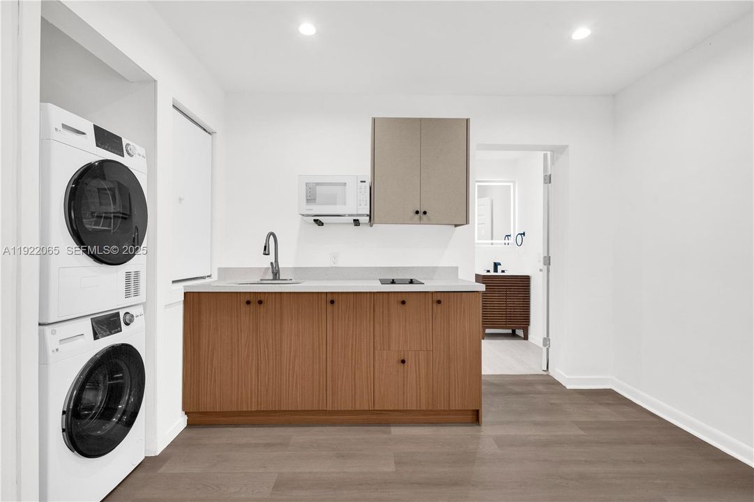 В аренду: $1,700 (1 спален, 1 ванн, 300 Квадратных фут)