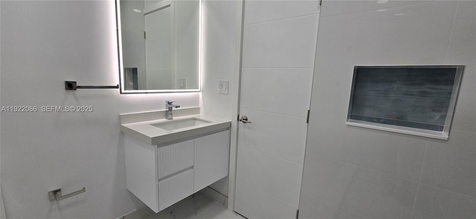 For Sale: $595,000 (3 beds, 2 baths, 1185 Square Feet)