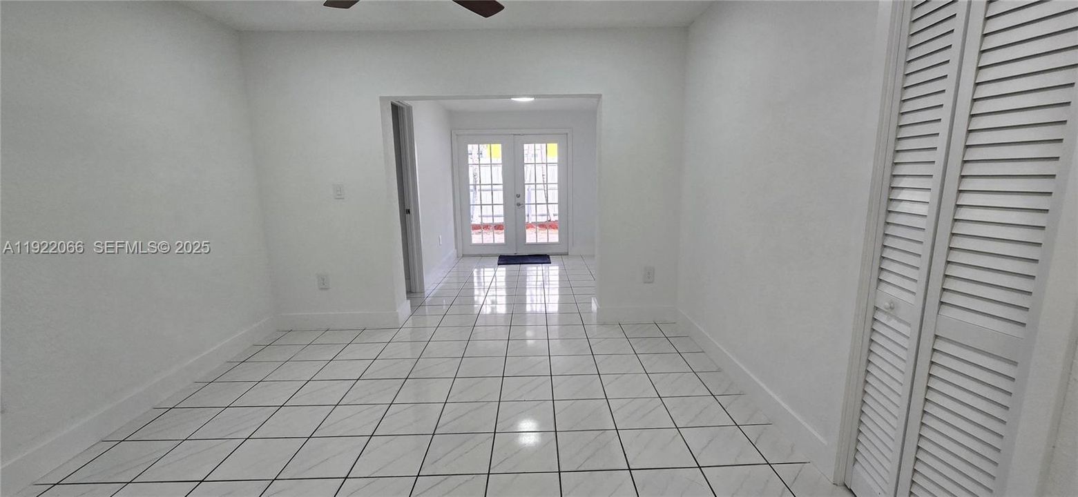 For Sale: $595,000 (3 beds, 2 baths, 1185 Square Feet)