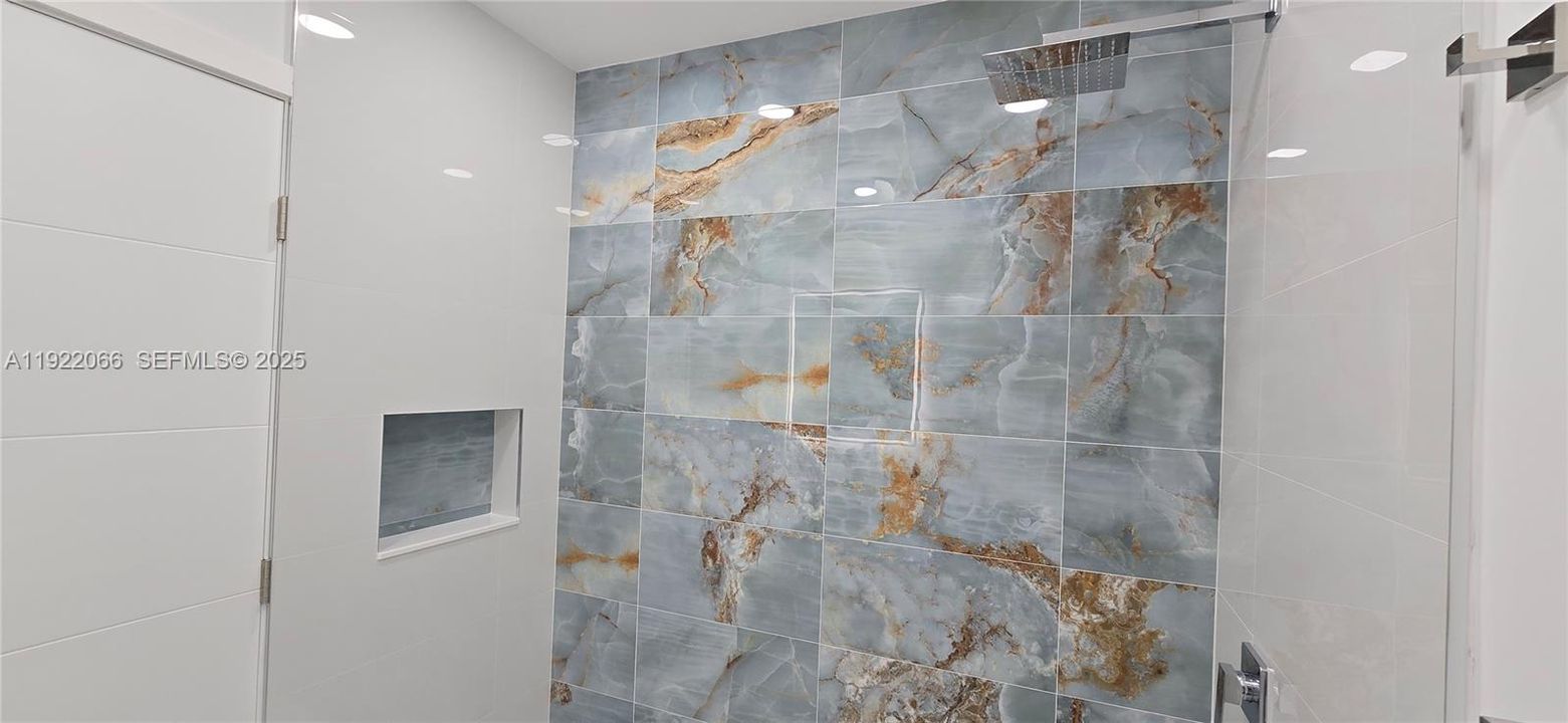 For Sale: $595,000 (3 beds, 2 baths, 1185 Square Feet)