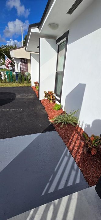 For Sale: $595,000 (3 beds, 2 baths, 1185 Square Feet)