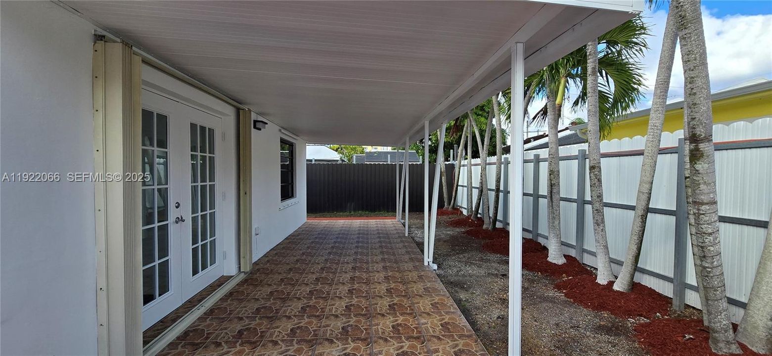 For Sale: $595,000 (3 beds, 2 baths, 1185 Square Feet)