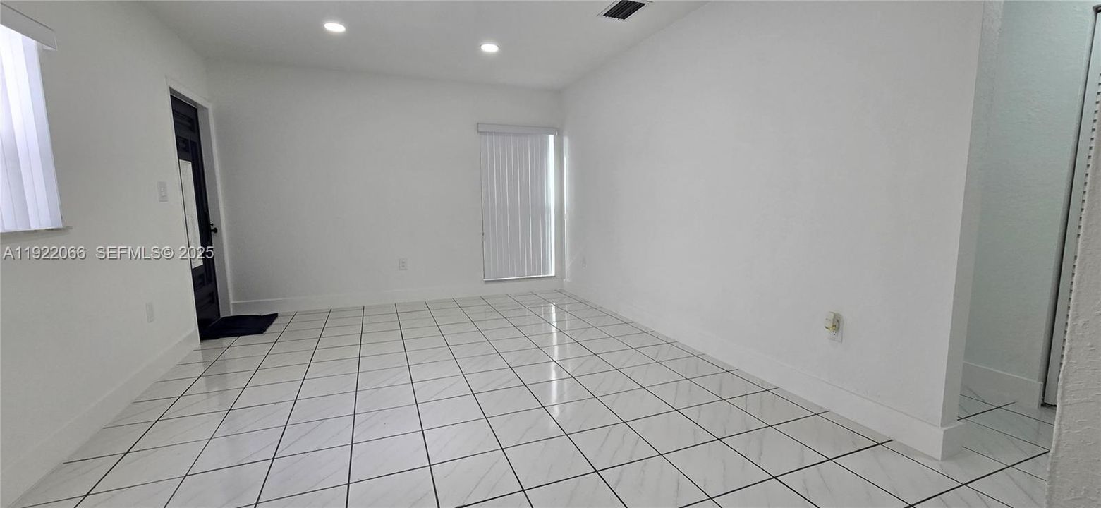 For Sale: $595,000 (3 beds, 2 baths, 1185 Square Feet)