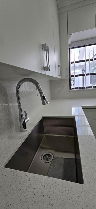 For Sale: $595,000 (3 beds, 2 baths, 1185 Square Feet)