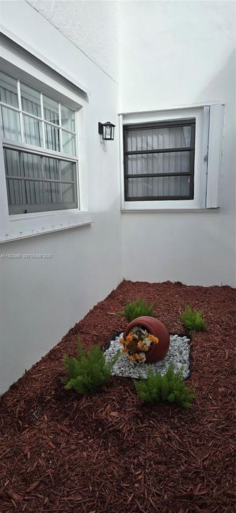 For Sale: $595,000 (3 beds, 2 baths, 1185 Square Feet)