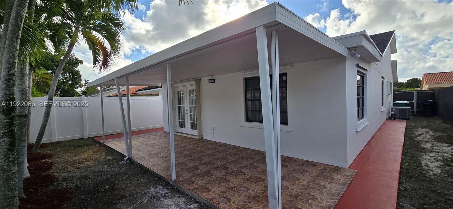 For Sale: $595,000 (3 beds, 2 baths, 1185 Square Feet)