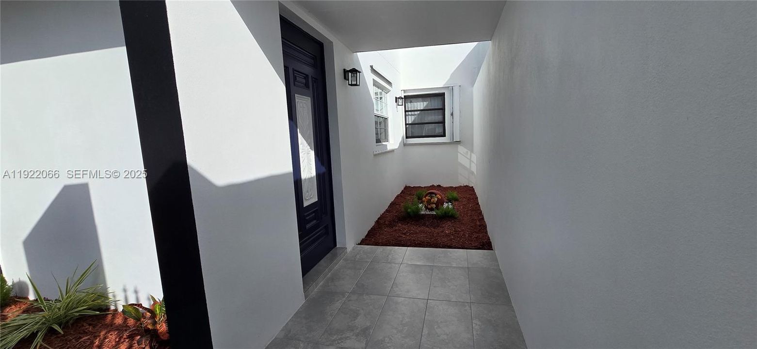 For Sale: $595,000 (3 beds, 2 baths, 1185 Square Feet)