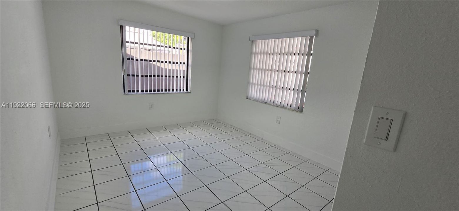 For Sale: $595,000 (3 beds, 2 baths, 1185 Square Feet)