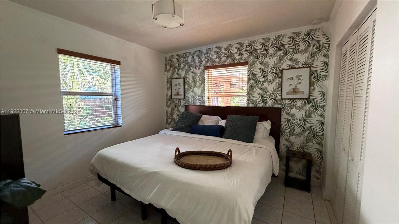 出租: $3,000 (2 贝兹, 1 浴室, 1056 平方英尺)