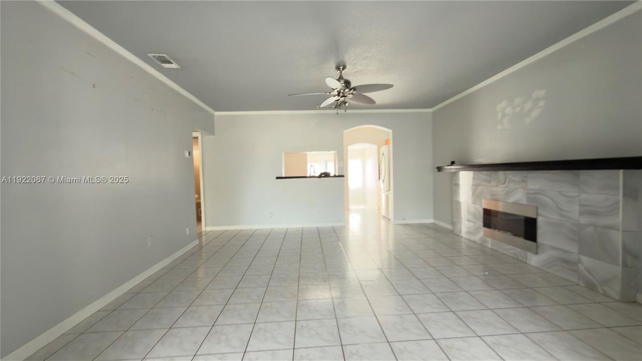 出租: $3,000 (2 贝兹, 1 浴室, 1056 平方英尺)