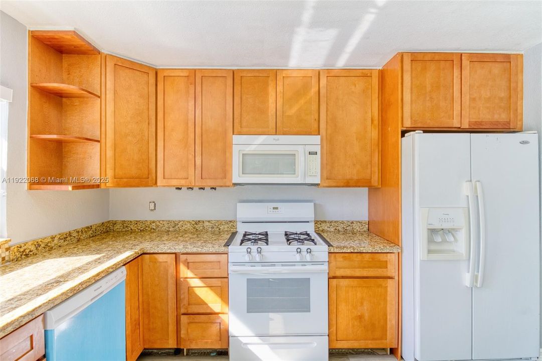 For Rent: $3,500 (3 beds, 2 baths, 1355 Square Feet)