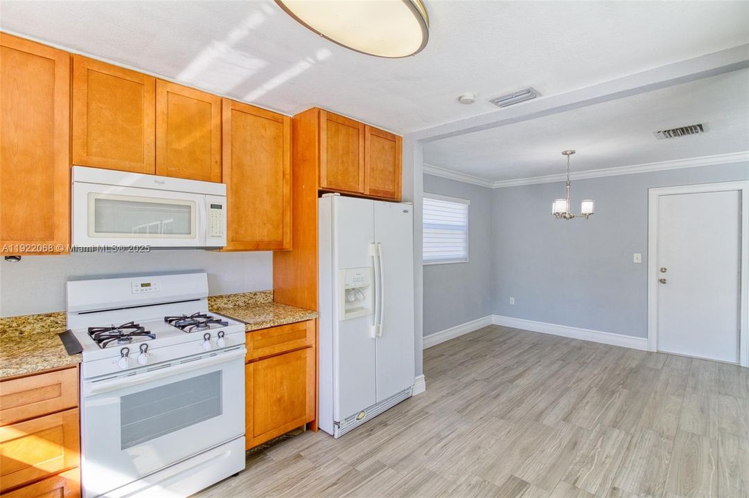 For Rent: $3,500 (3 beds, 2 baths, 1355 Square Feet)