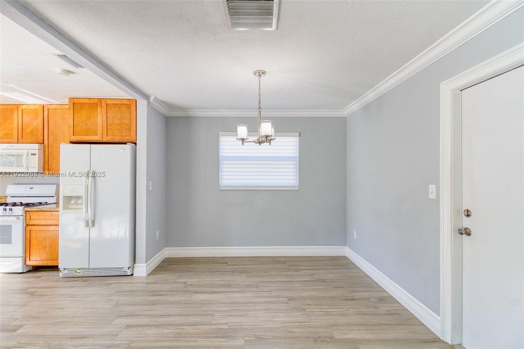 For Rent: $3,500 (3 beds, 2 baths, 1355 Square Feet)