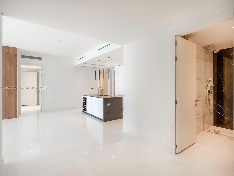 出租: $14,995 (2 贝兹, 3 浴室, 1552 平方英尺)