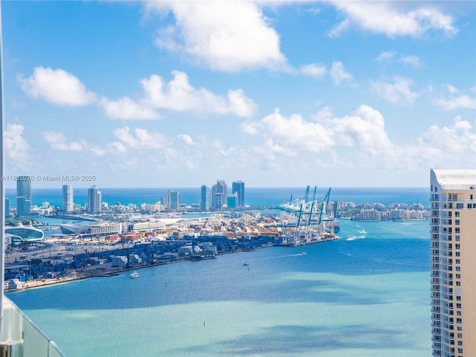 出租: $14,995 (2 贝兹, 3 浴室, 1552 平方英尺)