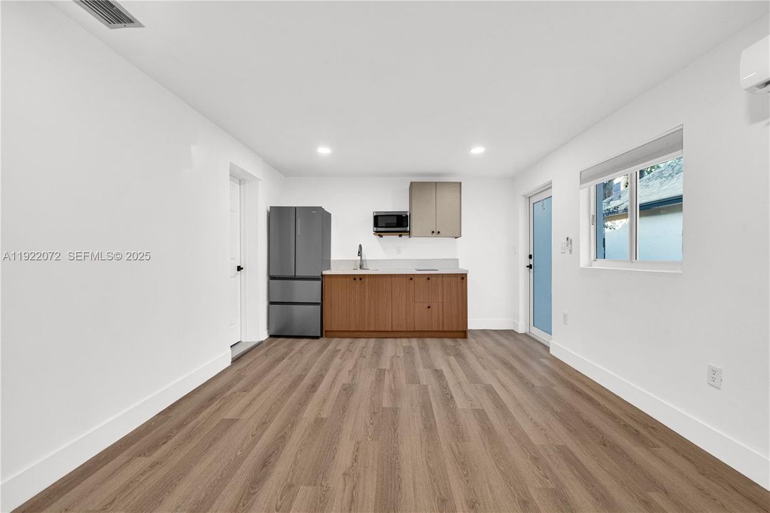 В аренду: $1,550 (0 спален, 1 ванн, 340 Квадратных фут)