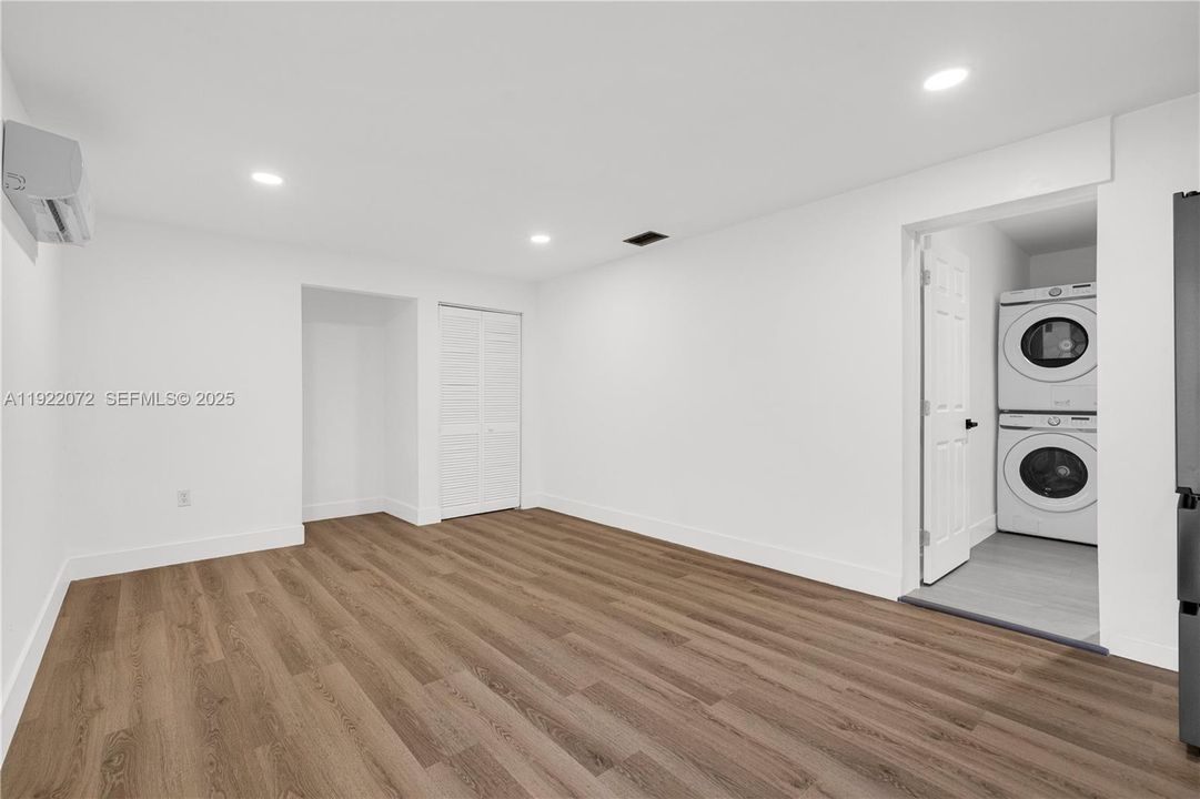 В аренду: $1,550 (0 спален, 1 ванн, 340 Квадратных фут)