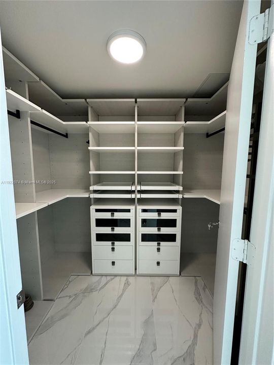 For Rent: $9,500 (3 beds, 3 baths, 1892 Square Feet)