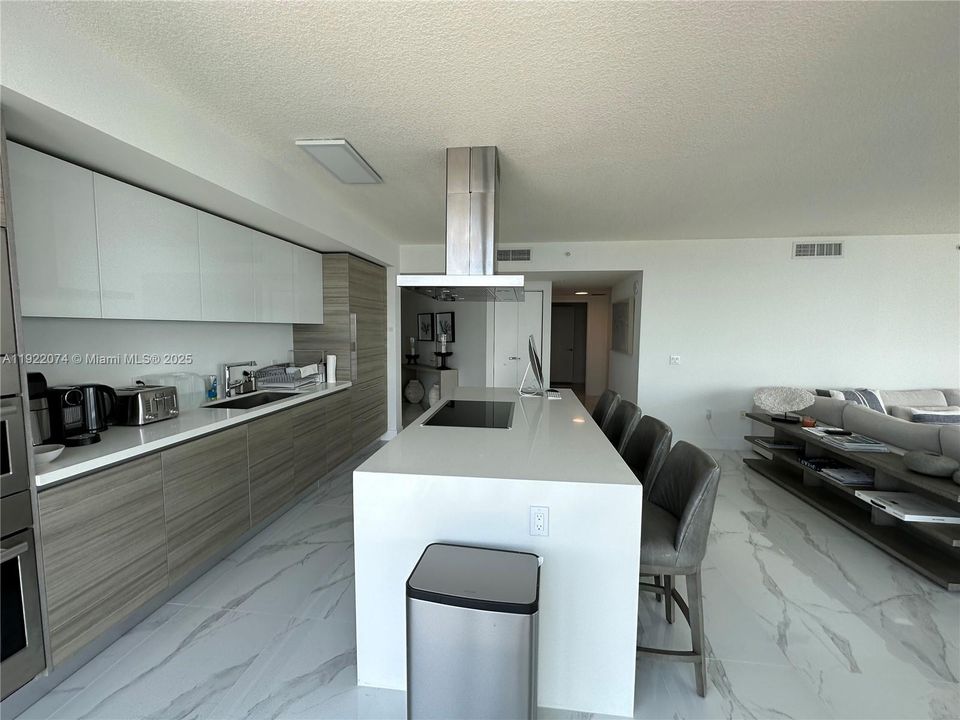 For Rent: $9,500 (3 beds, 3 baths, 1892 Square Feet)