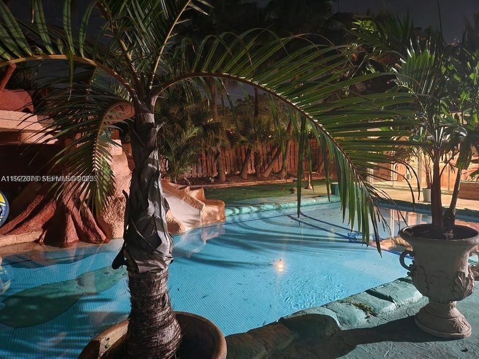 For Sale: $1,695,000 (4 beds, 3 baths, 2940 Square Feet)