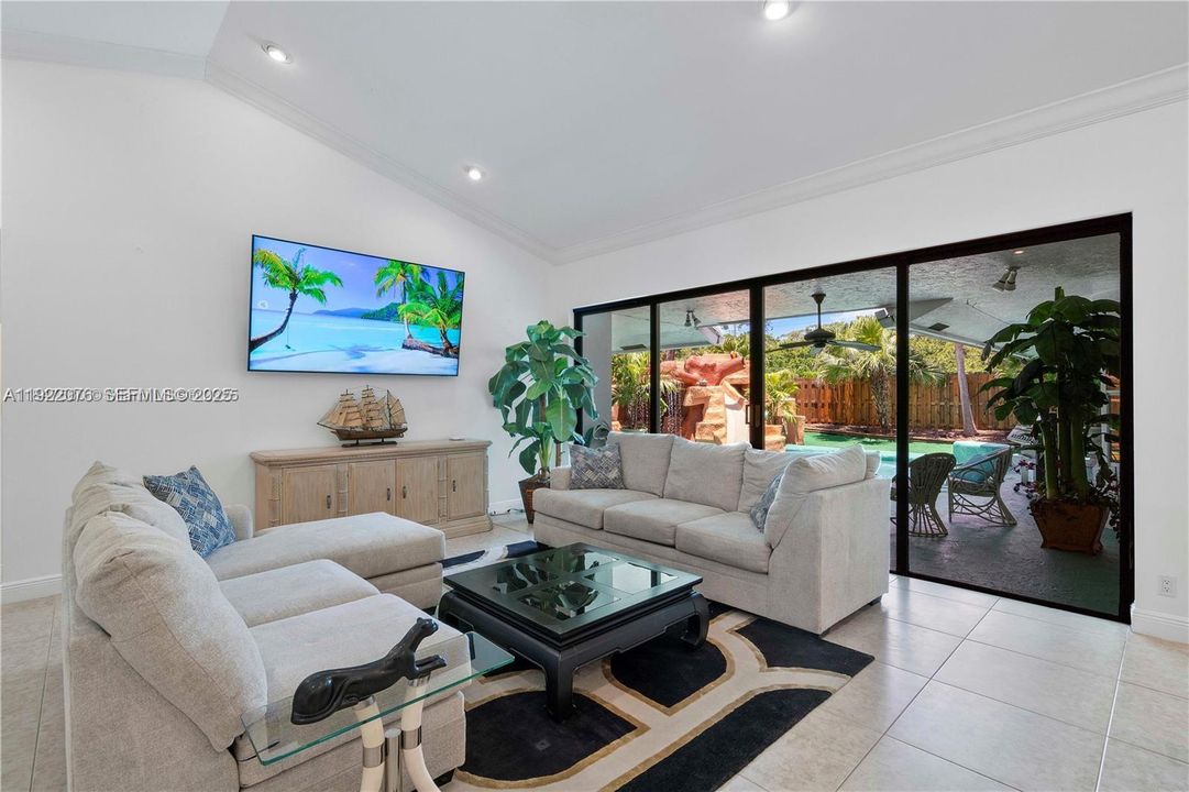 For Sale: $1,695,000 (4 beds, 3 baths, 2940 Square Feet)