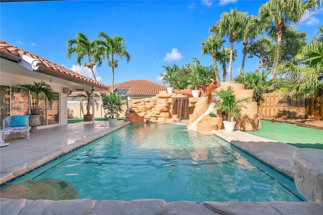 For Sale: $1,695,000 (4 beds, 3 baths, 2940 Square Feet)