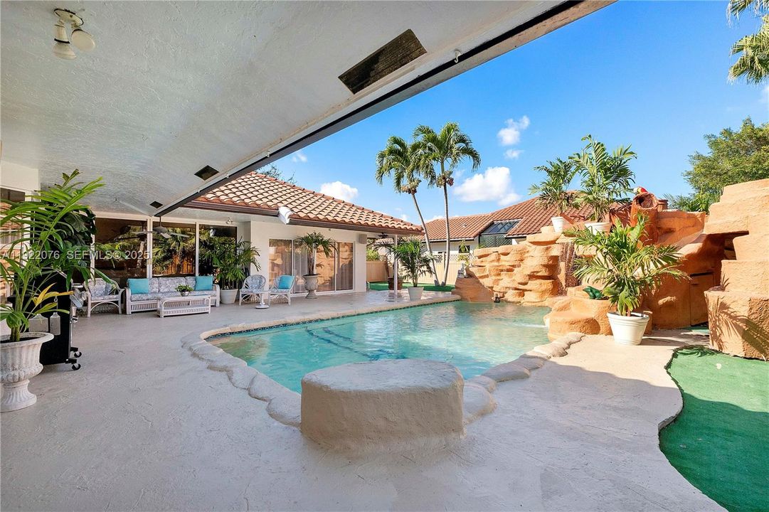 For Sale: $1,695,000 (4 beds, 3 baths, 2940 Square Feet)