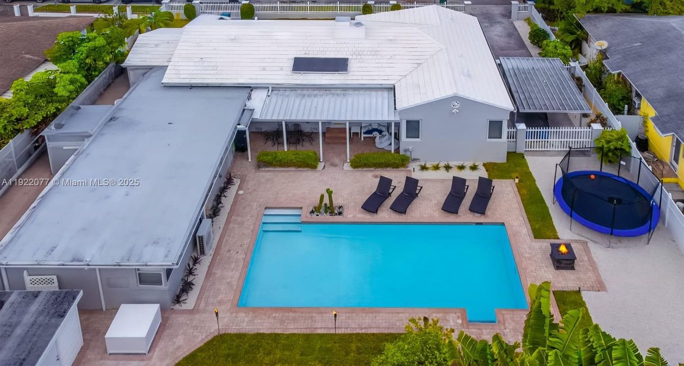 For Rent: $8,750 (4 beds, 2 baths, 3014 Square Feet)