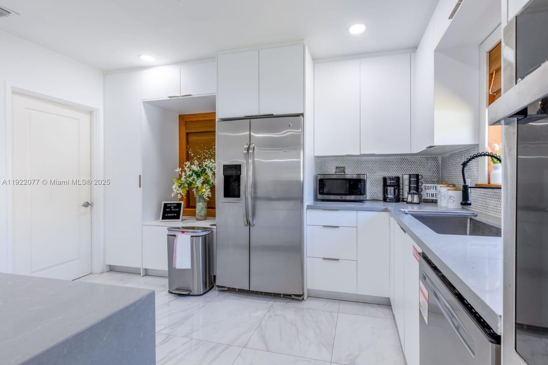 For Rent: $8,750 (4 beds, 2 baths, 3014 Square Feet)