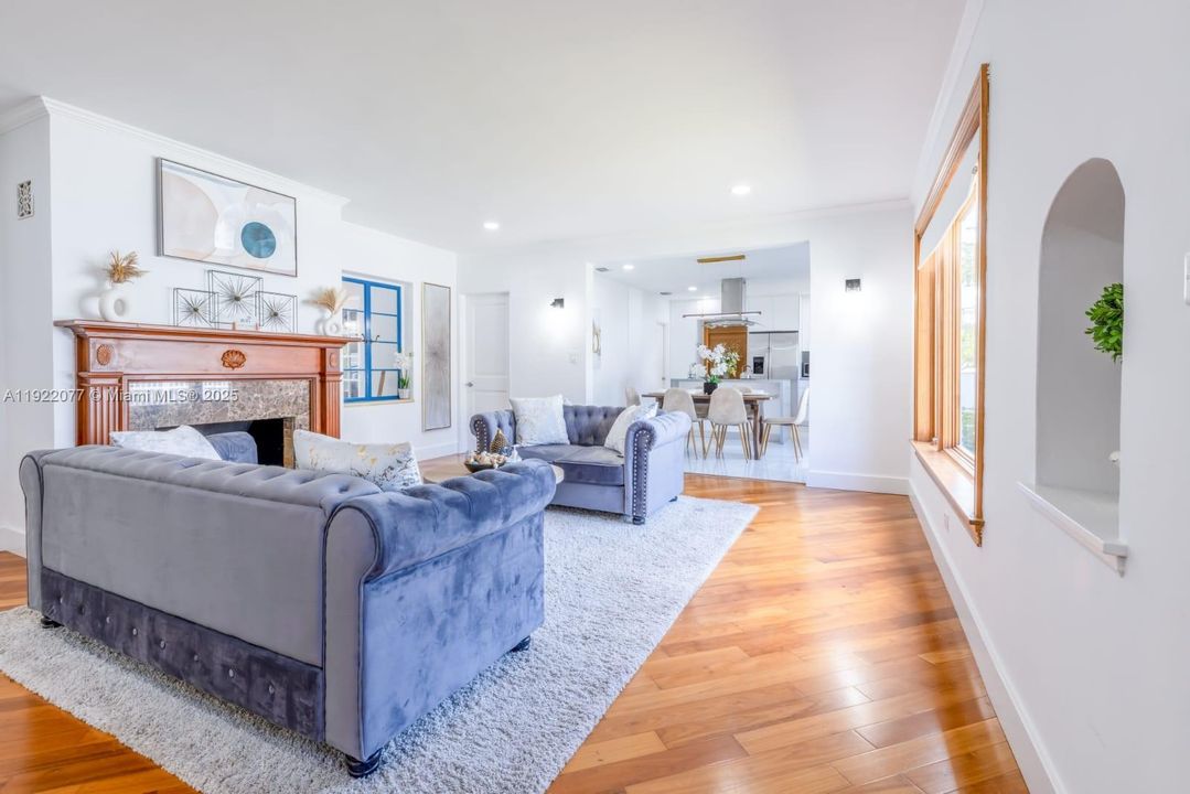 For Rent: $8,750 (4 beds, 2 baths, 3014 Square Feet)