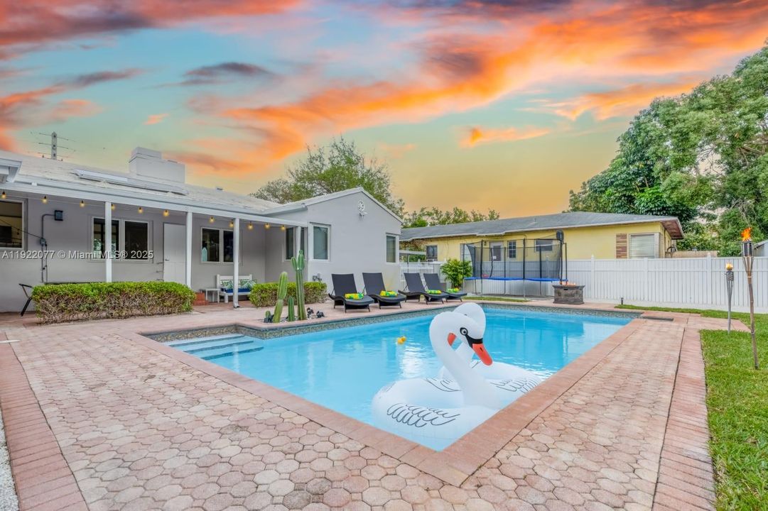 For Rent: $8,750 (4 beds, 2 baths, 3014 Square Feet)