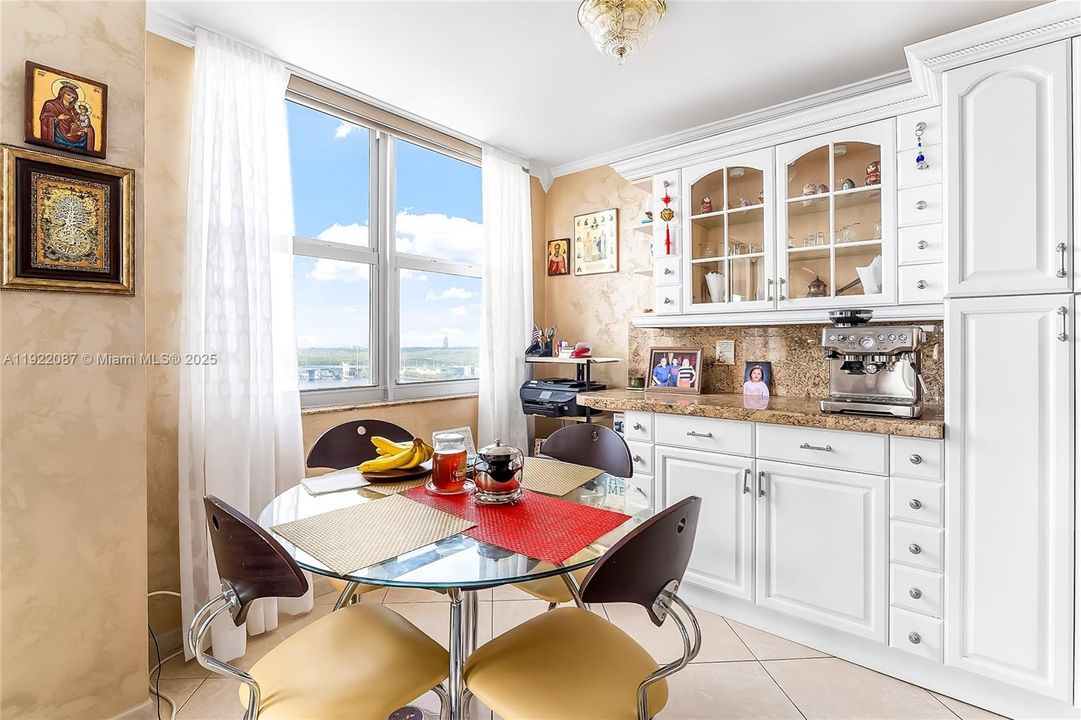 For Sale: $799,000 (3 beds, 3 baths, 1890 Square Feet)