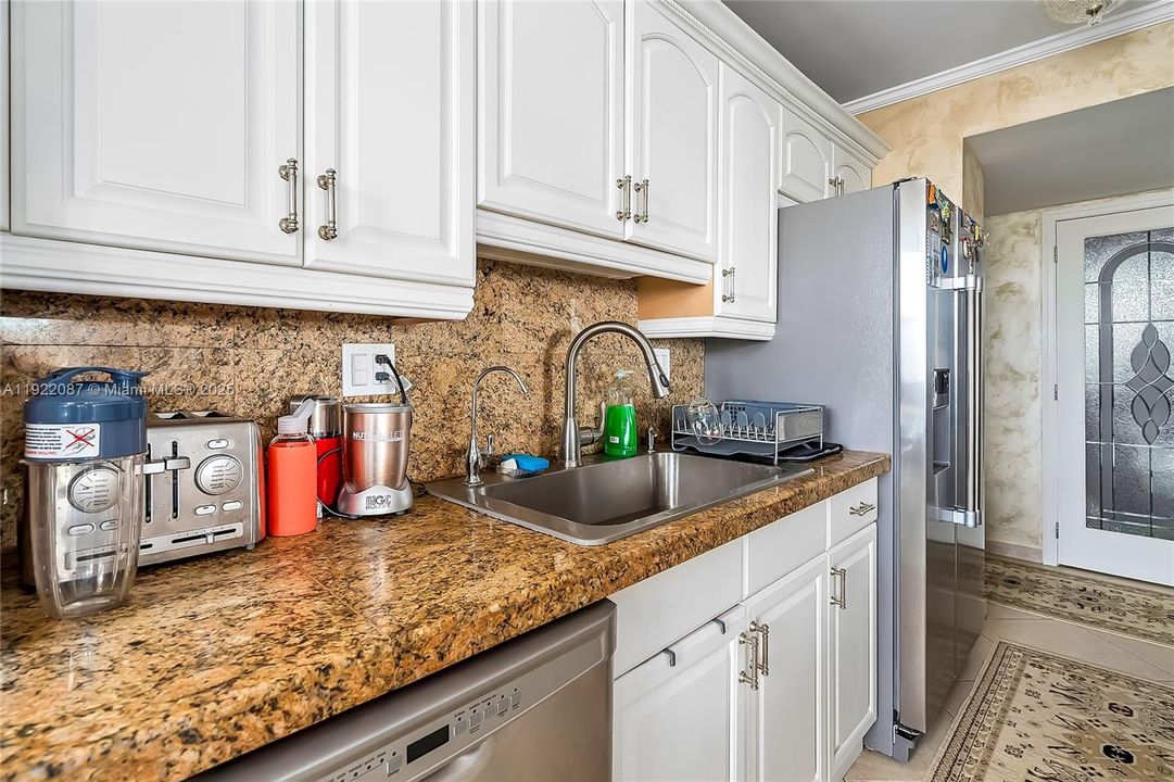 For Sale: $799,000 (3 beds, 3 baths, 1890 Square Feet)