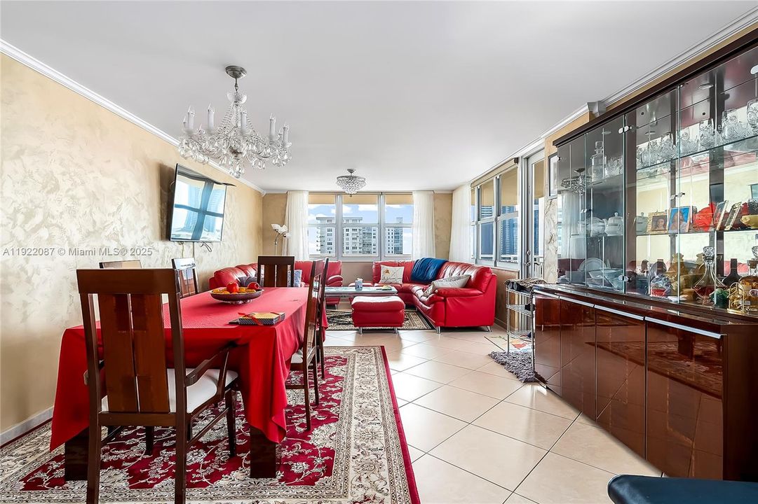 For Sale: $799,000 (3 beds, 3 baths, 1890 Square Feet)