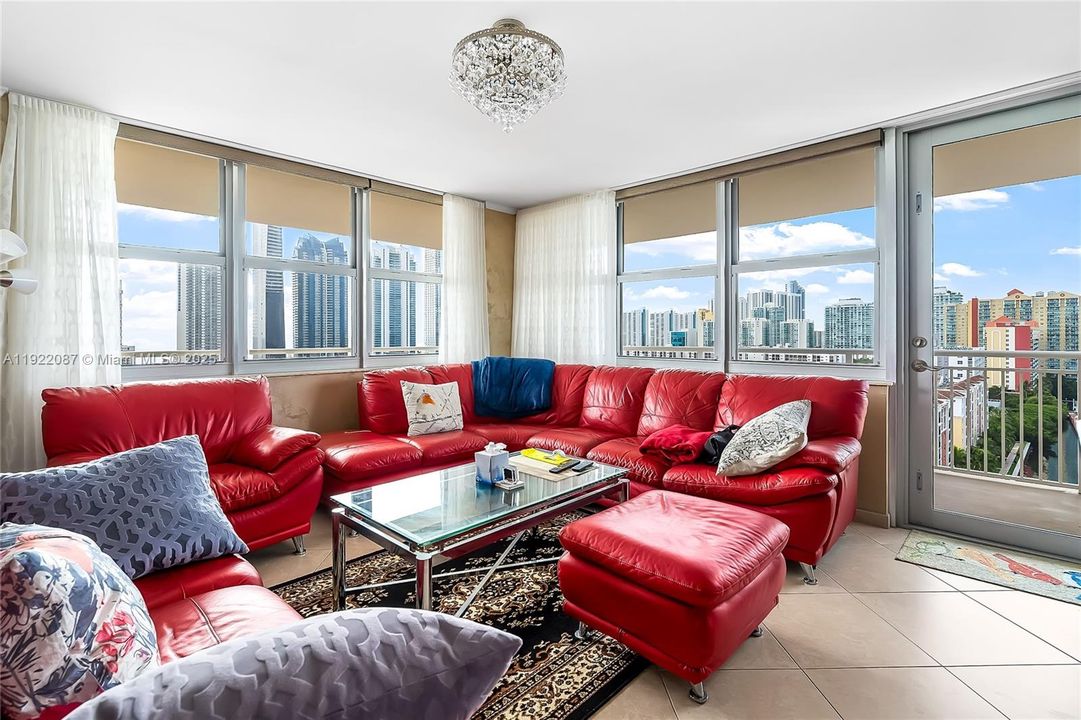 For Sale: $799,000 (3 beds, 3 baths, 1890 Square Feet)