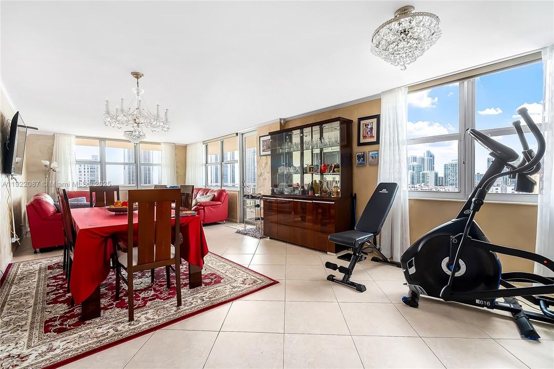 For Sale: $799,000 (3 beds, 3 baths, 1890 Square Feet)