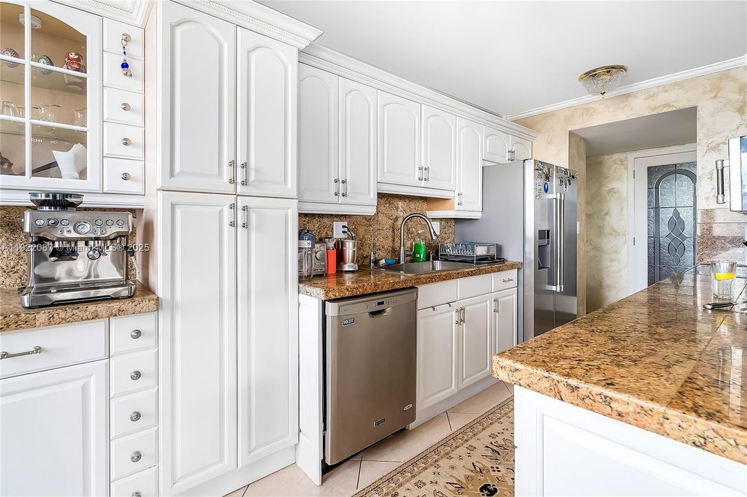 For Sale: $799,000 (3 beds, 3 baths, 1890 Square Feet)