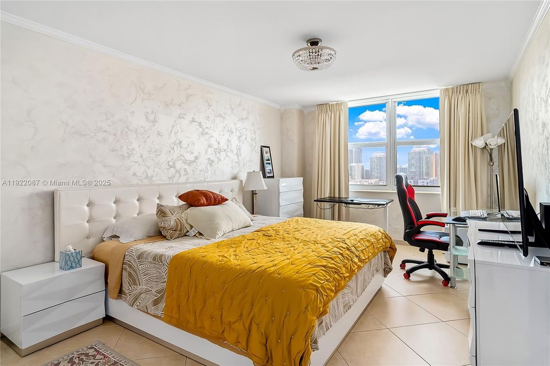 For Sale: $799,000 (3 beds, 3 baths, 1890 Square Feet)