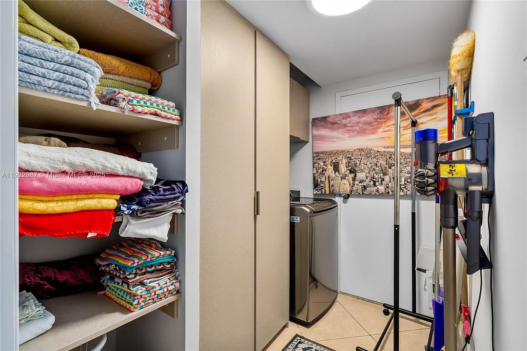 For Sale: $799,000 (3 beds, 3 baths, 1890 Square Feet)