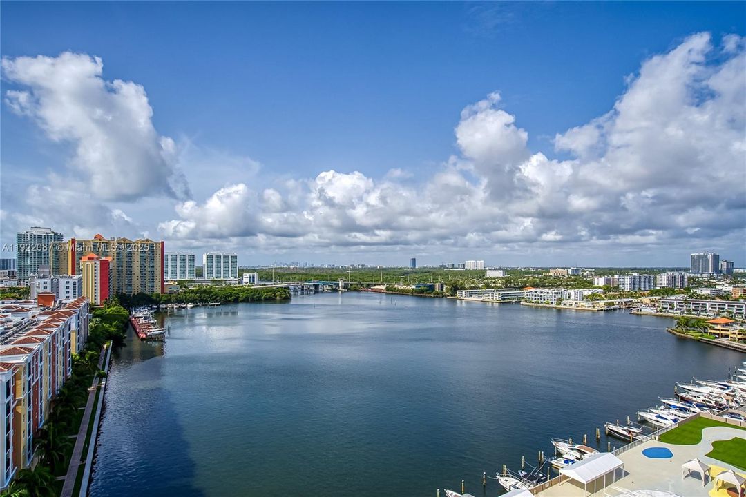 For Sale: $799,000 (3 beds, 3 baths, 1890 Square Feet)