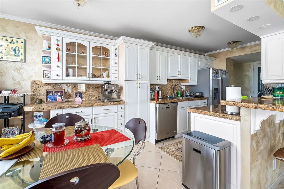 For Sale: $799,000 (3 beds, 3 baths, 1890 Square Feet)