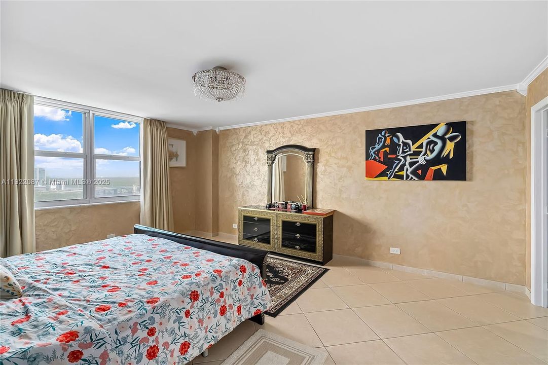 For Sale: $799,000 (3 beds, 3 baths, 1890 Square Feet)