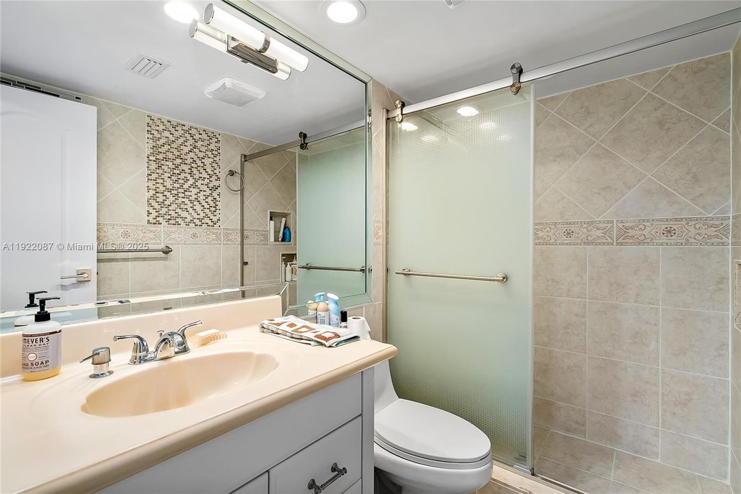 For Sale: $799,000 (3 beds, 3 baths, 1890 Square Feet)