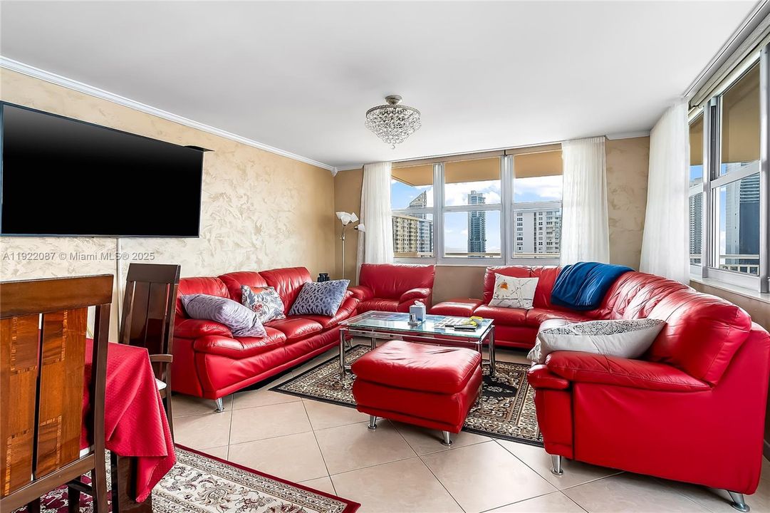 For Sale: $799,000 (3 beds, 3 baths, 1890 Square Feet)