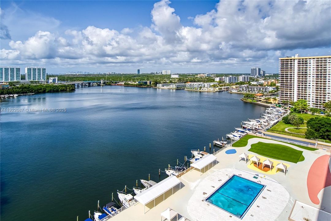 For Sale: $799,000 (3 beds, 3 baths, 1890 Square Feet)