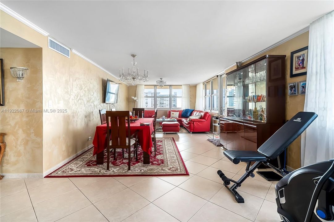 For Sale: $799,000 (3 beds, 3 baths, 1890 Square Feet)