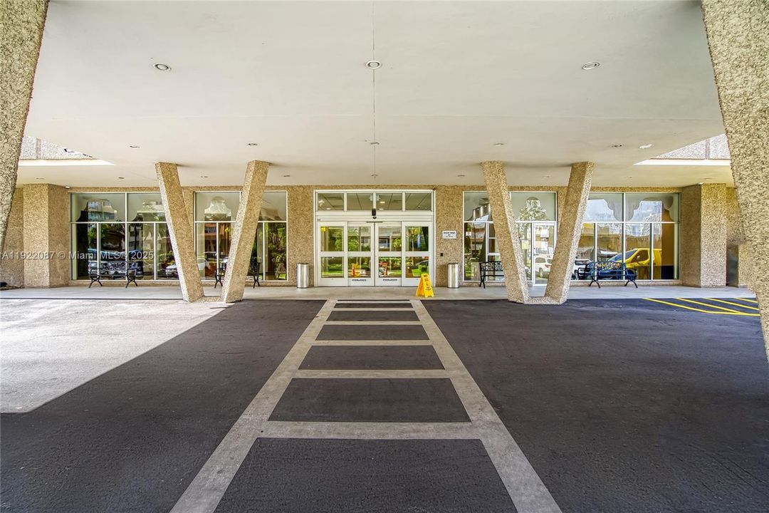 For Sale: $799,000 (3 beds, 3 baths, 1890 Square Feet)