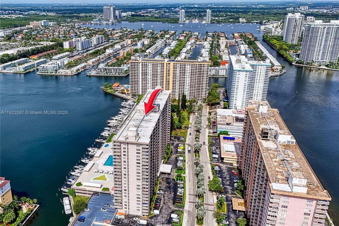 For Sale: $799,000 (3 beds, 3 baths, 1890 Square Feet)