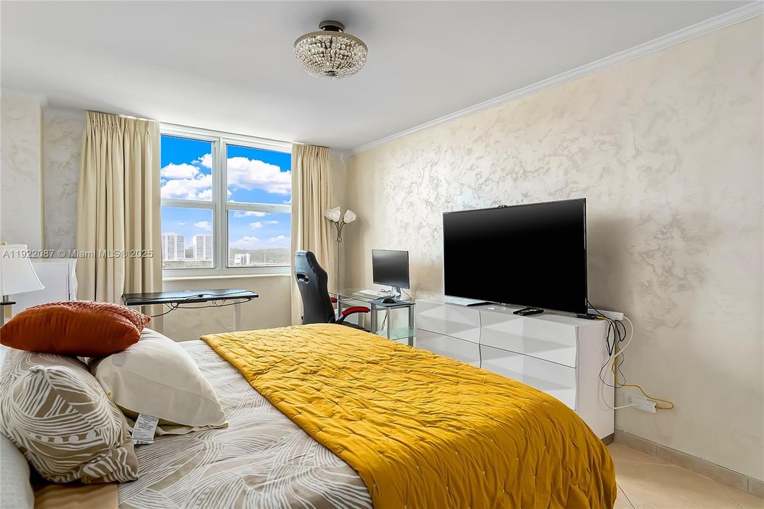 For Sale: $799,000 (3 beds, 3 baths, 1890 Square Feet)